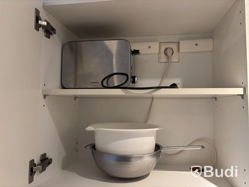 Inventarier till fullt möblerad enrummare - se alla bilder för komplett innehåll