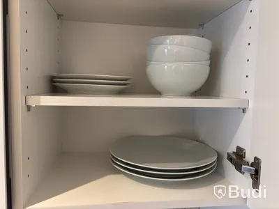 Inventarier till fullt möblerad enrummare - se alla bilder för komplett innehåll