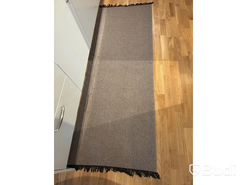 Inventarier till fullt möblerad enrummare - se alla bilder för komplett innehåll