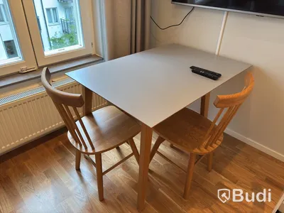 Inventarier till fullt möblerad enrummare - se alla bilder för komplett innehåll