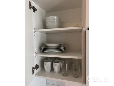 Inventarier till fullt möblerad enrummare - se alla bilder för komplett innehåll