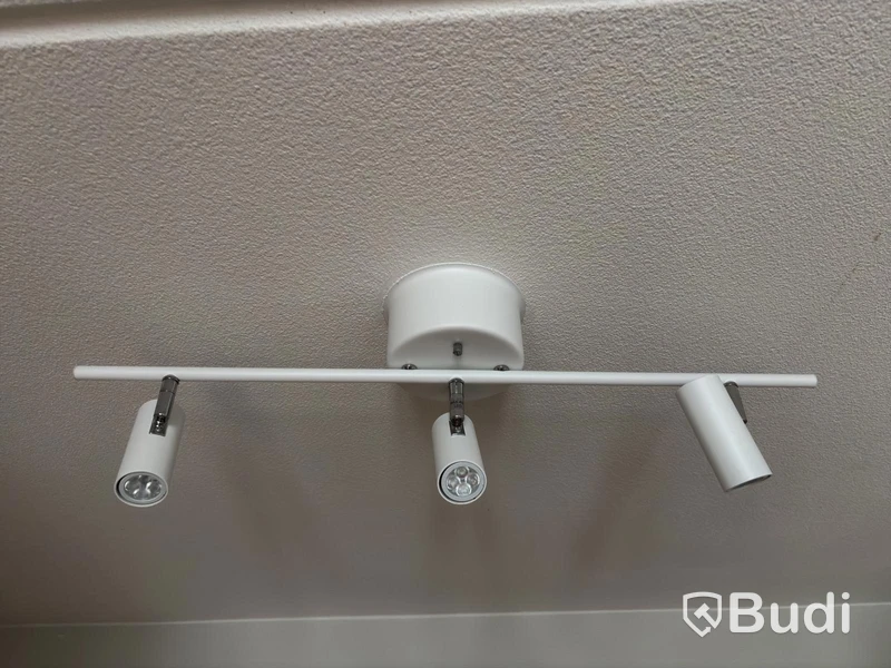 Inventarier till fullt möblerad enrummare - se alla bilder för komplett innehåll