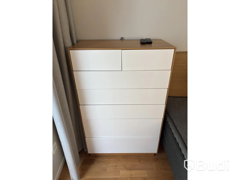 Inventarier till fullt möblerad enrummare - se alla bilder för komplett innehåll