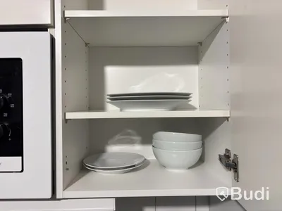 Inventarier till fullt möblerad enrummare - se alla bilder för komplett innehåll