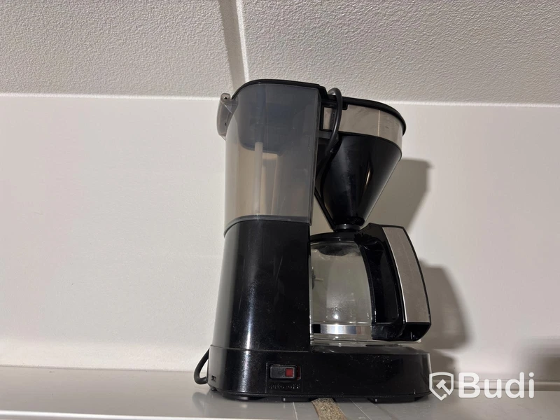 Inventarier till fullt möblerad enrummare - se alla bilder för komplett innehåll