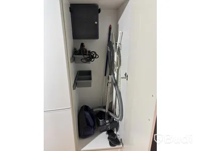 Inventarier till fullt möblerad enrummare - se alla bilder för komplett innehåll