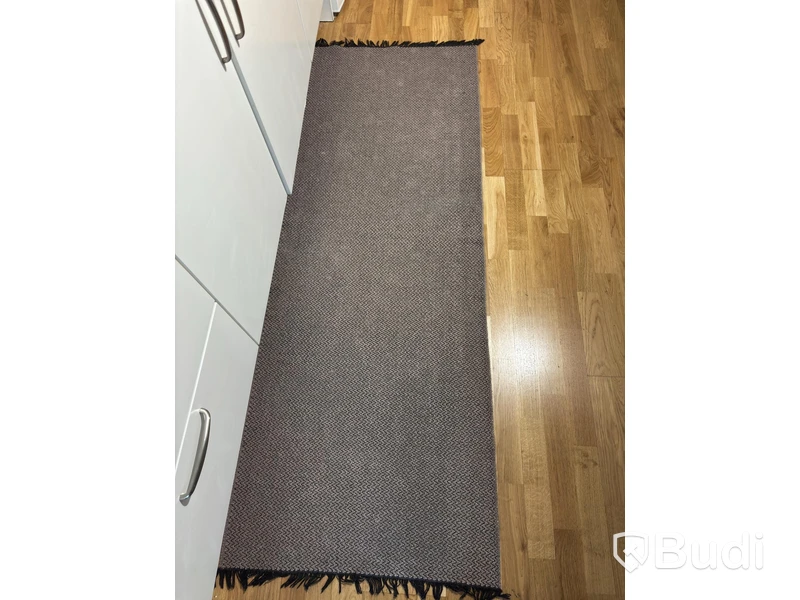 Inventarier till fullt möblerad enrummare - se alla bilder för komplett innehåll