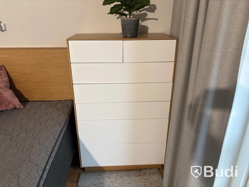 Inventarier till fullt möblerad enrummare - se alla bilder för komplett innehåll