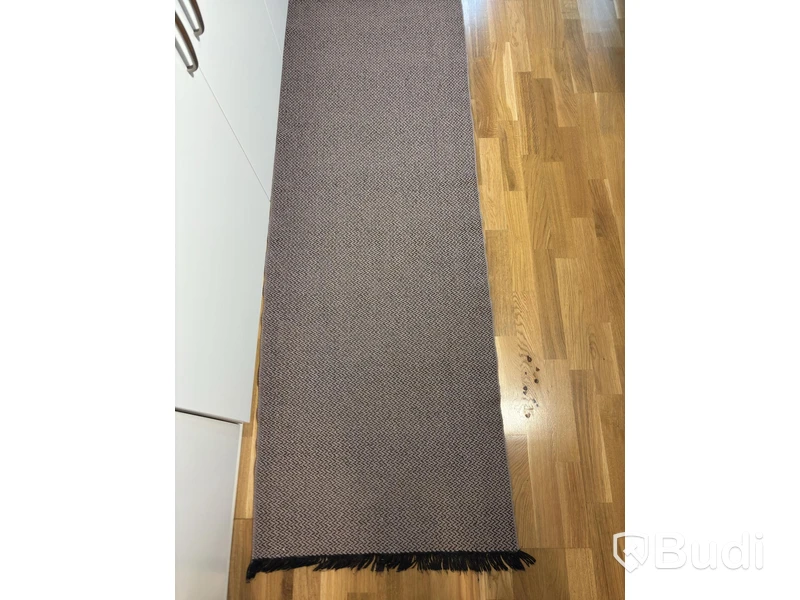 Inventarier till fullt möblerad enrummare - se alla bilder för komplett innehåll