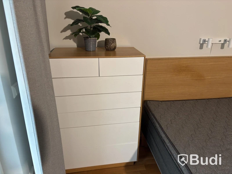 Inventarier till fullt möblerad enrummare - se alla bilder för komplett innehåll