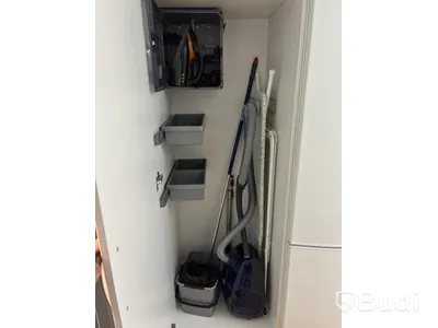 Inventarier till fullt möblerad enrummare - se alla bilder för komplett innehåll