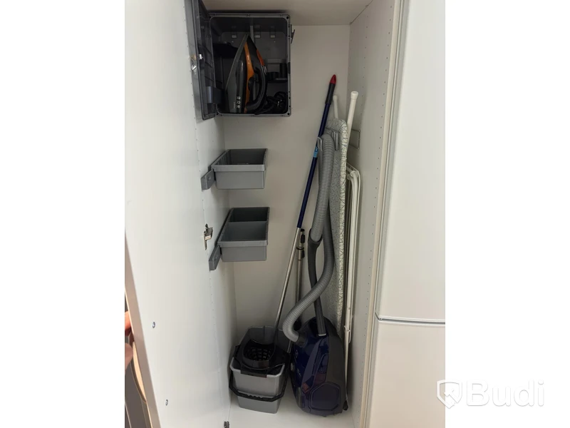 Inventarier till fullt möblerad enrummare - se alla bilder för komplett innehåll
