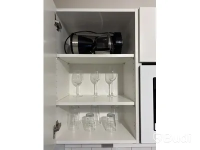 Inventarier till fullt möblerad enrummare - se alla bilder för komplett innehåll