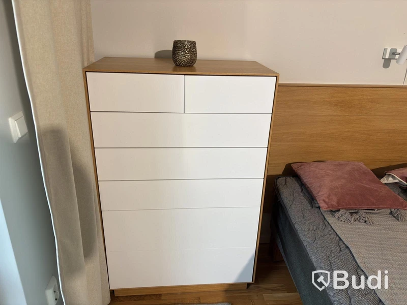Inventarier till fullt möblerad enrummare - se alla bilder för komplett innehåll