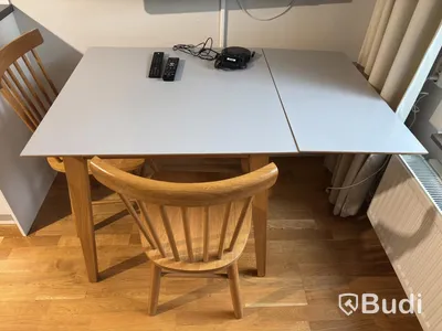 Inventarier till fullt möblerad enrummare - se alla bilder för komplett innehåll