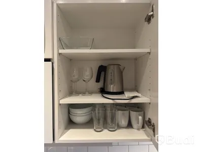 Inventarier till fullt möblerad enrummare - se alla bilder för komplett innehåll