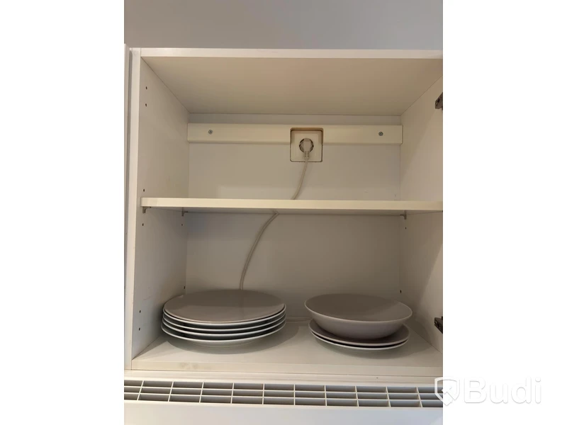 Inventarier till fullt möblerad enrummare - se alla bilder för komplett innehåll
