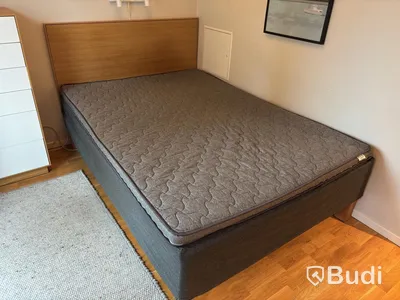 Inventarier till fullt möblerad enrummare - se alla bilder för komplett innehåll