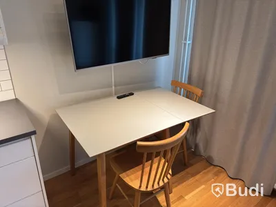 Inventarier till fullt möblerad enrummare - se alla bilder för komplett innehåll