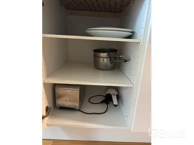 Inventarier till fullt möblerad enrummare - se alla bilder för komplett innehåll