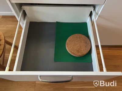 Inventarier till fullt möblerad enrummare - se alla bilder för komplett innehåll