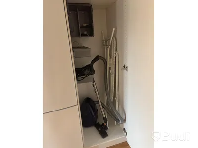 Inventarier till fullt möblerad enrummare - se alla bilder för komplett innehåll