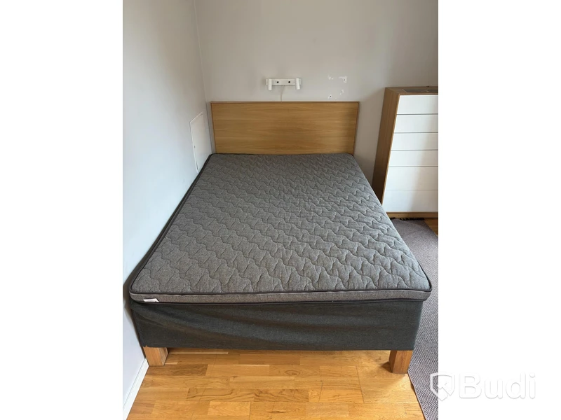 Inventarier till fullt möblerad enrummare - se alla bilder för komplett innehåll