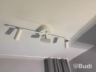 Inventarier till fullt möblerad enrummare - se alla bilder för komplett innehåll