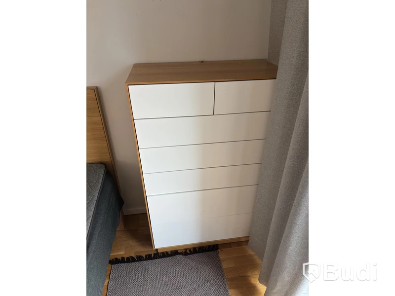 Inventarier till fullt möblerad enrummare - se alla bilder för komplett innehåll