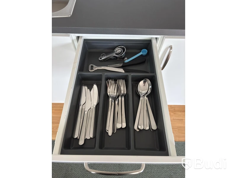 Inventarier till fullt möblerad tvårummare - se alla bilder för komplett innehåll
