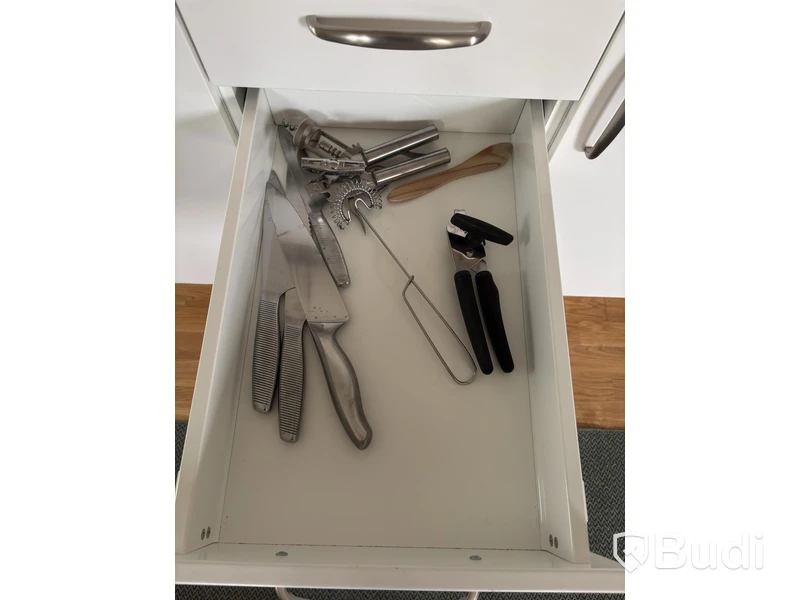 Inventarier till fullt möblerad tvårummare - se alla bilder för komplett innehåll