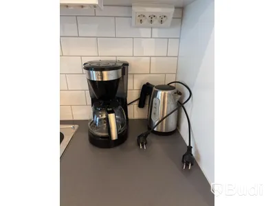 Inventarier till fullt möblerad enrummare - se alla bilder för komplett innehåll