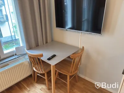 Inventarier till fullt möblerad enrummare - se alla bilder för komplett innehåll