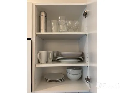 Inventarier till fullt möblerad enrummare - se alla bilder för komplett innehåll