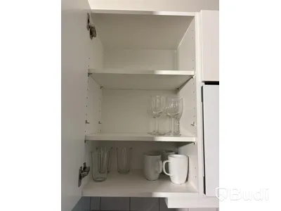 Inventarier till fullt möblerad enrummare - se alla bilder för komplett innehåll