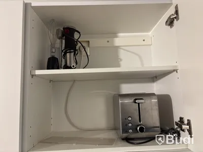 Inventarier till fullt möblerad enrummare - se alla bilder för komplett innehåll