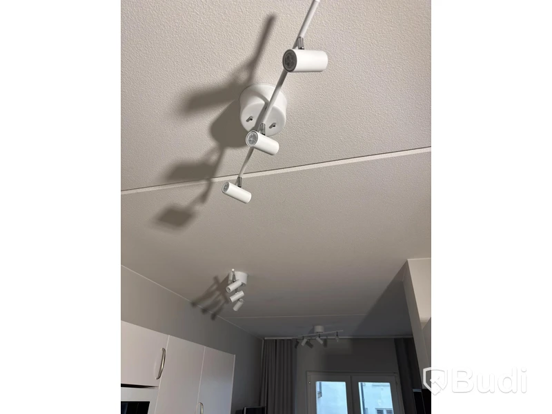 Inventarier till fullt möblerad enrummare - se alla bilder för komplett innehåll