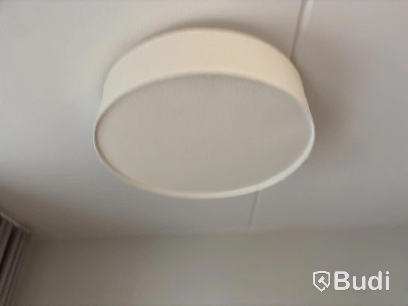 Inventarier till fullt möblerad enrummare - se alla bilder för komplett innehåll