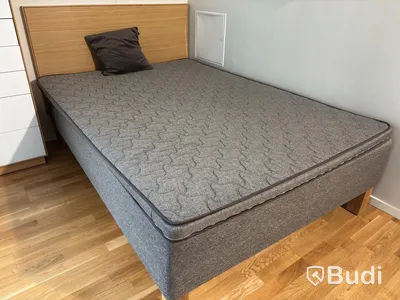 Inventarier till fullt möblerad enrummare - se alla bilder för komplett innehåll