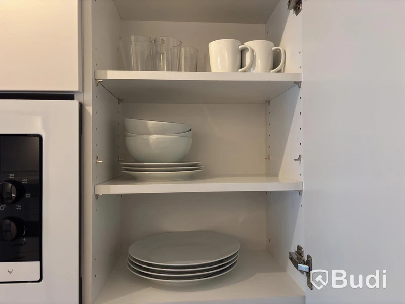 Inventarier till fullt möblerad enrummare - se alla bilder för komplett innehåll