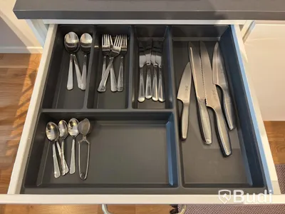 Inventarier till fullt möblerad enrummare - se alla bilder för komplett innehåll