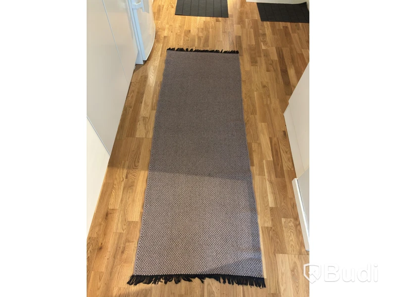 Inventarier till fullt möblerad enrummare - se alla bilder för komplett innehåll