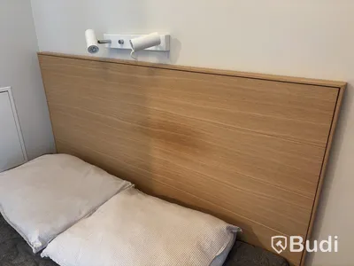 Inventarier till fullt möblerad enrummare - se alla bilder för komplett innehåll