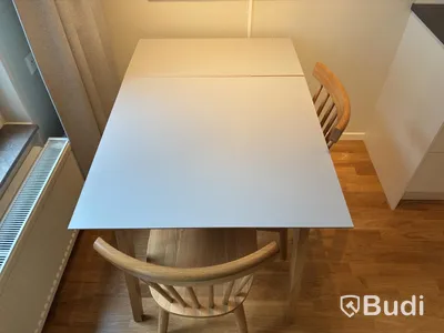 Inventarier till fullt möblerad enrummare - se alla bilder för komplett innehåll