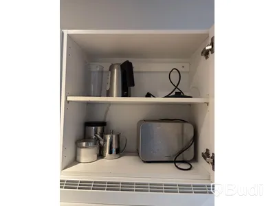 Inventarier till fullt möblerad enrummare - se alla bilder för komplett innehåll