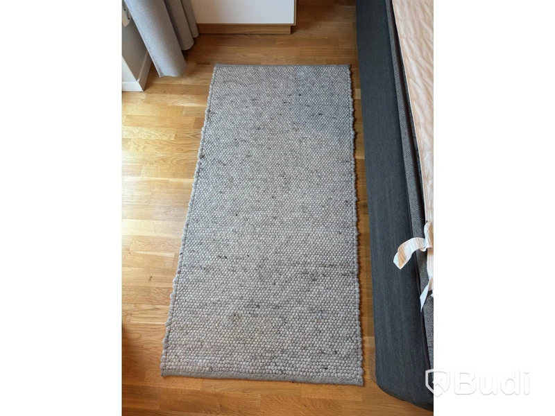Inventarier till fullt möblerad enrummare - se alla bilder för komplett innehåll