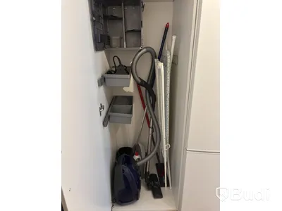 Inventarier till fullt möblerad enrummare - se alla bilder för komplett innehåll