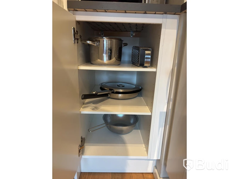 Inventarier till fullt möblerad tvårummare - se alla bilder för komplett innehåll