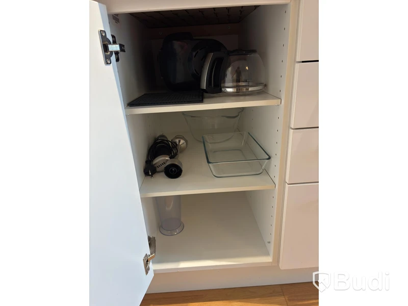 Inventarier till fullt möblerad tvårummare - se alla bilder för komplett innehåll
