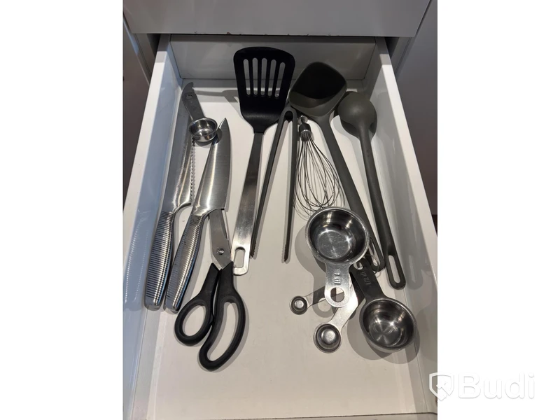 Inventarier till fullt möblerad tvårummare - se alla bilder för komplett innehåll